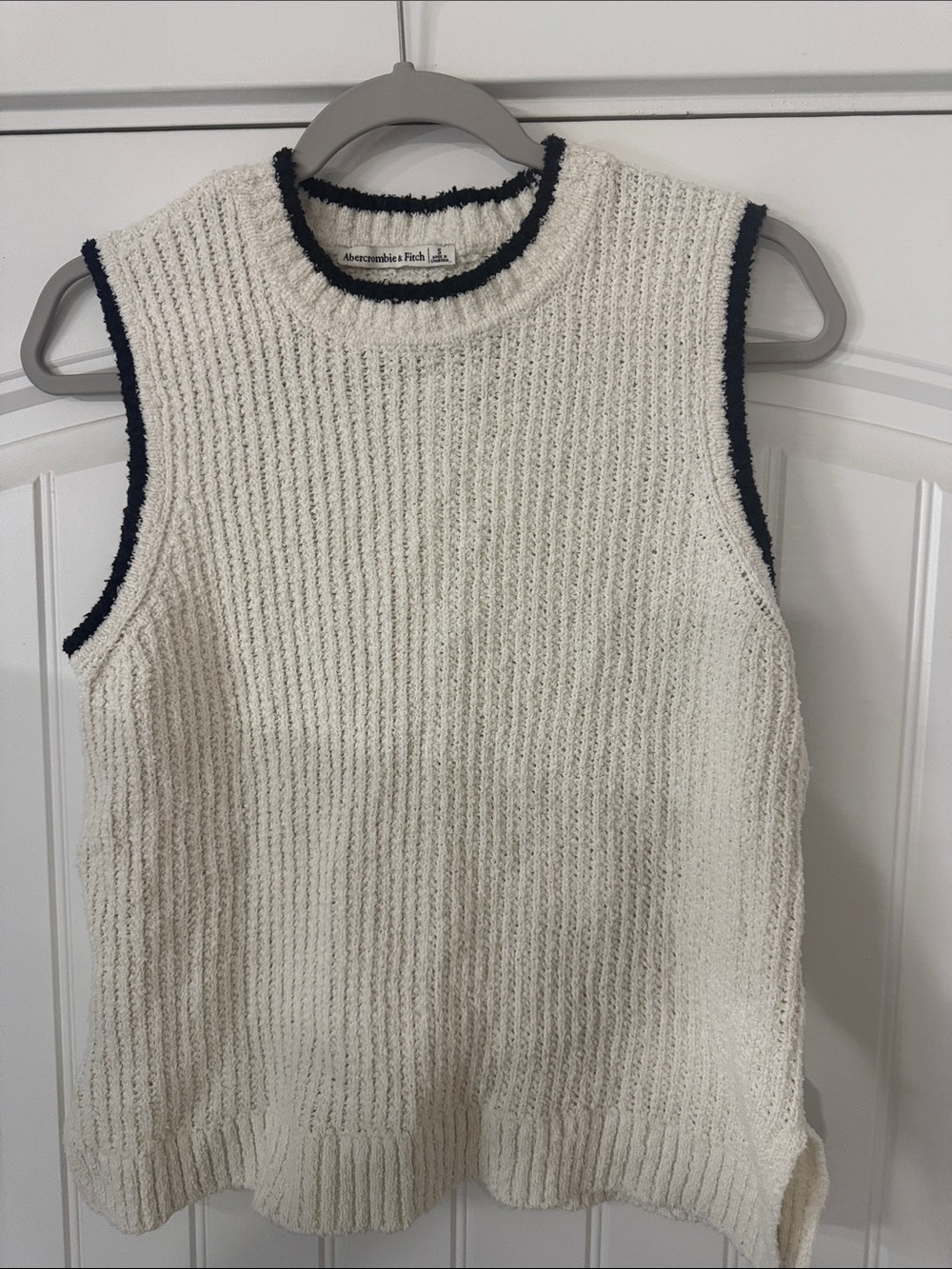 Abercrombie & Fitch Cream Knit Sleeveless Sweater with Navy Trim